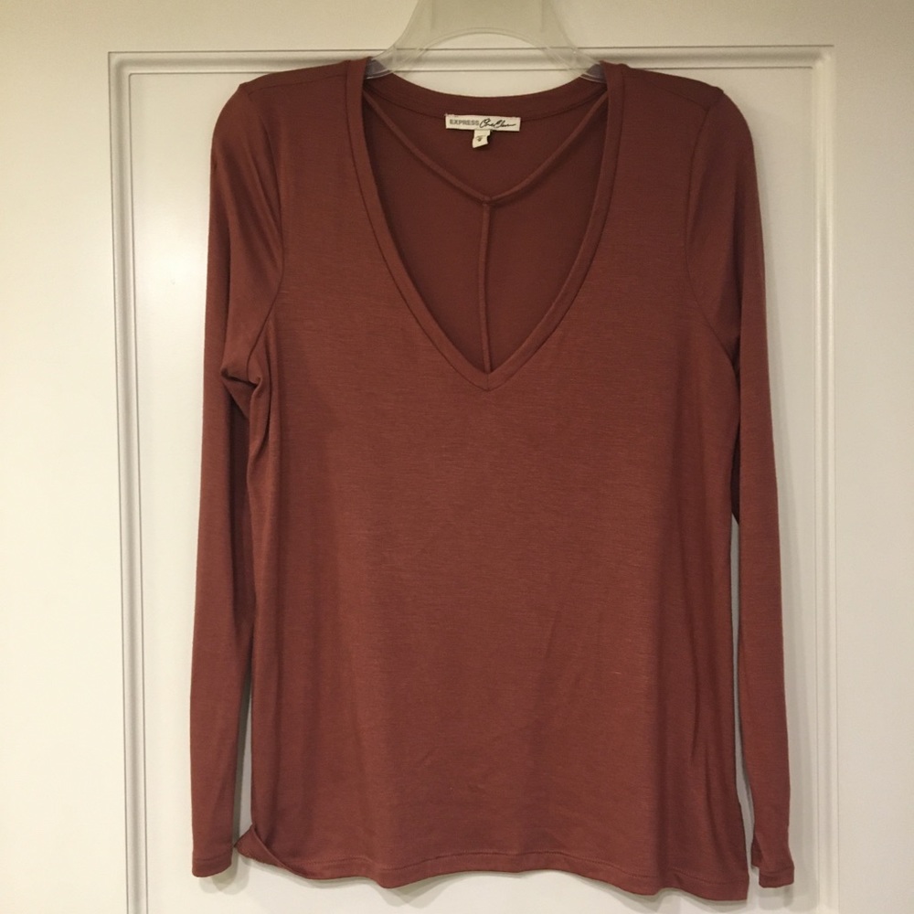 Long sleeve V neck